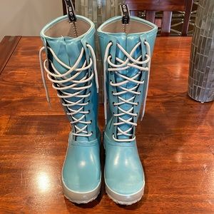 Bogs lace up rubber boots size 8